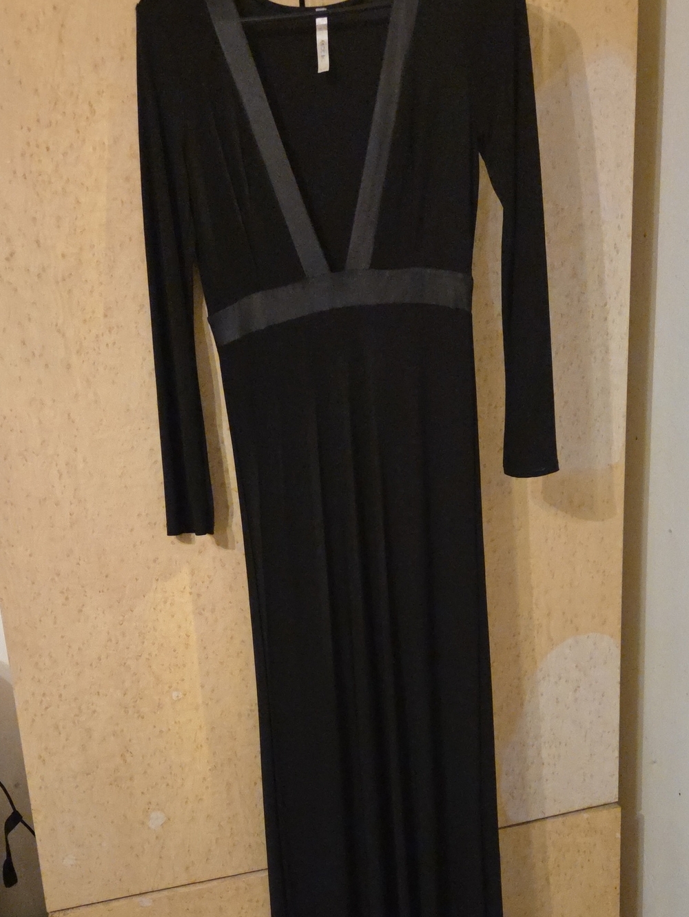 Black Long-Sleeve V-Neck Maxi Dress